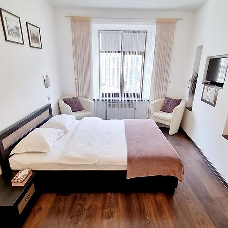 Apartment Mitskevycha Square 5 Lviv Exterior foto