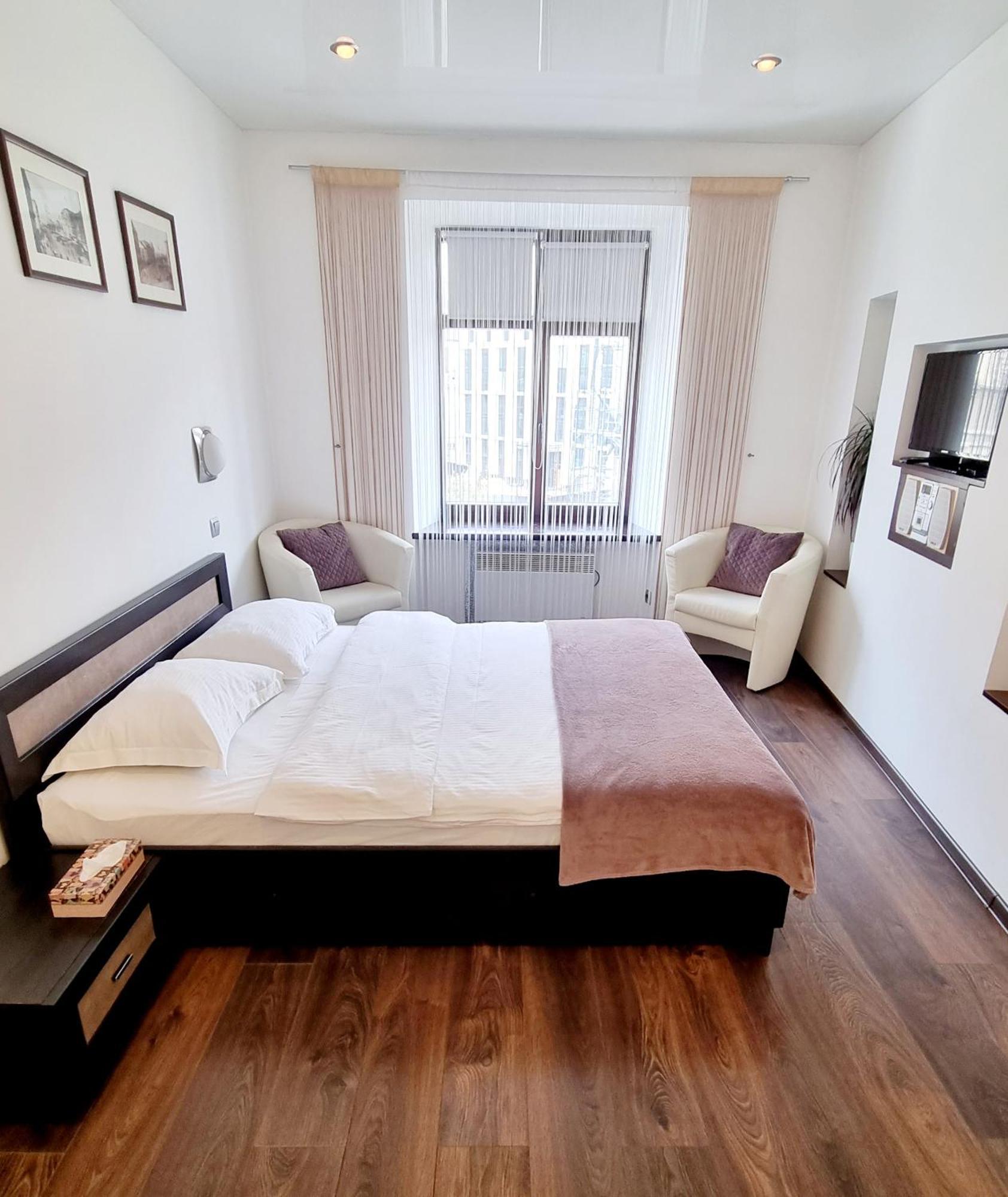 Apartment Mitskevycha Square 5 Lviv Exterior foto