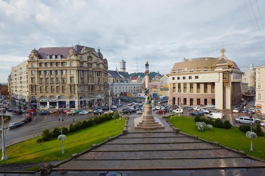 Apartment Mitskevycha Square 5 Lviv Exterior foto