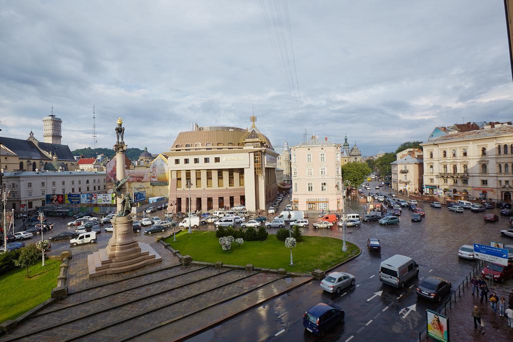 Apartment Mitskevycha Square 5 Lviv Exterior foto